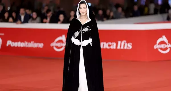 Celebrity Style Evolution: Kim Kardashian and Kris Jenner's Homage to Hollywood Glamour