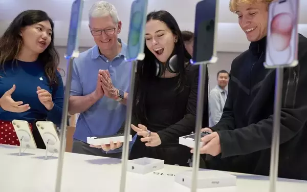 Apple's Financial Performance: Mixed Results Amidst Market Challenges