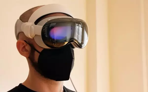 Apple's AR Ambitions Persist Amidst iPhone SE 4 Launch