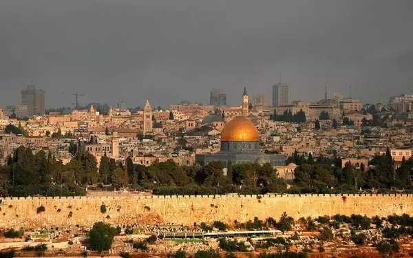 Israel brings new bonds at tighter spreads than a year ago