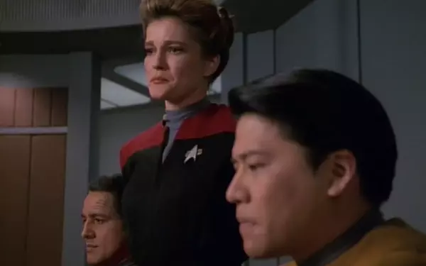 The Intricate Dance of Hope and Reality in Star Trek: Voyager's Early Episodes