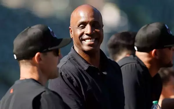 Barry Bonds Inspires Giants Players During Spring Training Visit