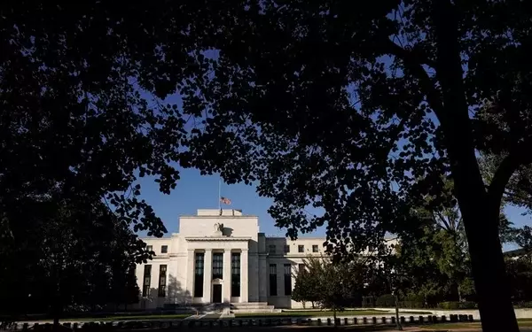 Bond Investors Adjust Strategies Amid Economic Uncertainty