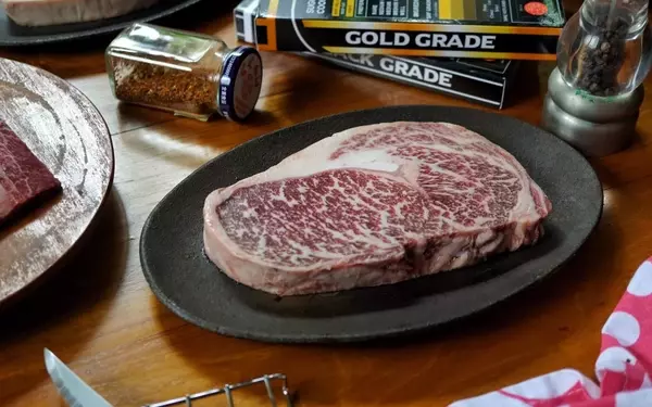 How to Create the Perfect Steak Night at Home 