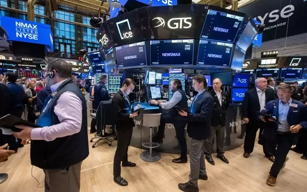 Strategic Moves: Traders Opt for ETF Options Amid Economic Uncertainty