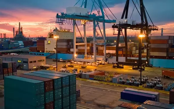 Revolutionizing Global Supply Chains Through AI Collaboration
