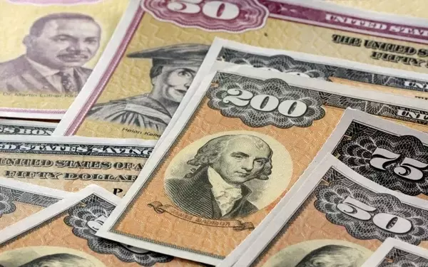 Global Economic Shifts: Impacts on Cryptocurrency and Traditional Markets