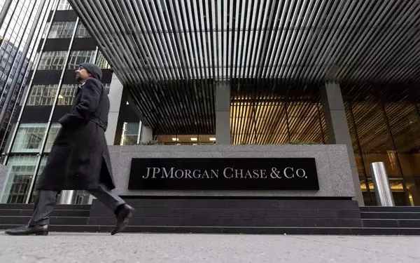 US Debt Market Faces Dire Outlook Amid Trade Tensions