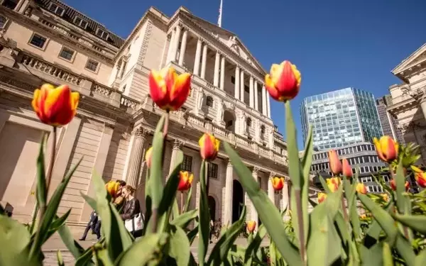 Central Bank Adjusts Bond Sales Strategy Amid Market Volatility