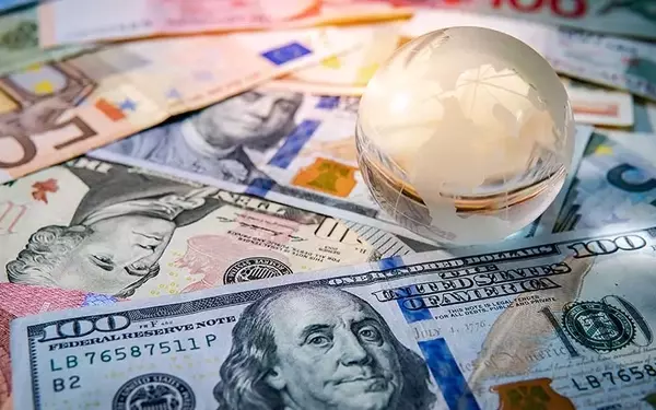 Global Bond Markets Outshine U.S. Amid Dollar Decline