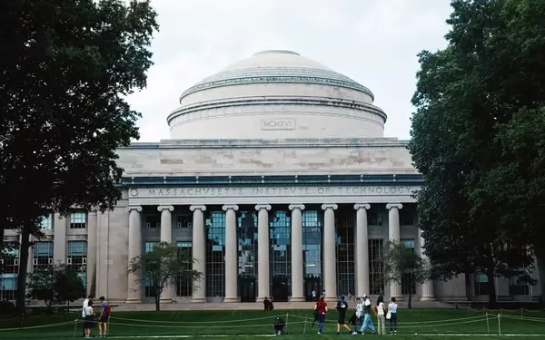 Elite Universities Turn to Bond Markets Amid Federal Funding Uncertainty