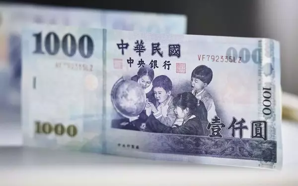Taiwanese Insurers Navigate Currency Fluctuations with Divergent Strategies