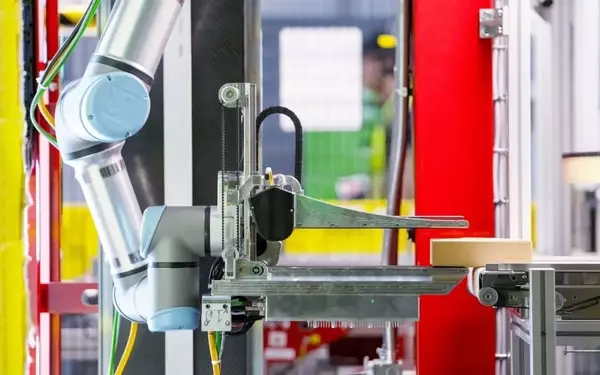 Revolutionizing Warehousing: The Rise of Amazon's Sensory Robot, Vulcan