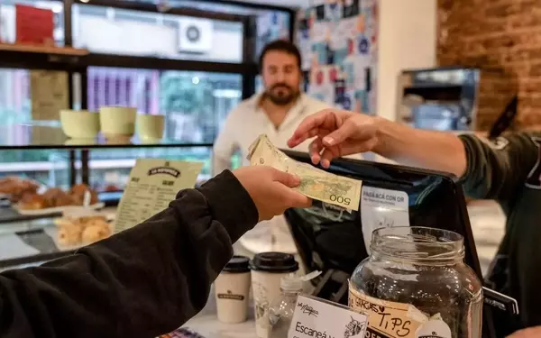 Central Bank of Argentina Halts Banco Supervielle's Bond Sale to Stabilize Currency