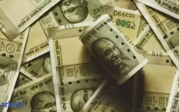 Indian Bonds Surge Amid Positive Global Cues and Domestic Liquidity