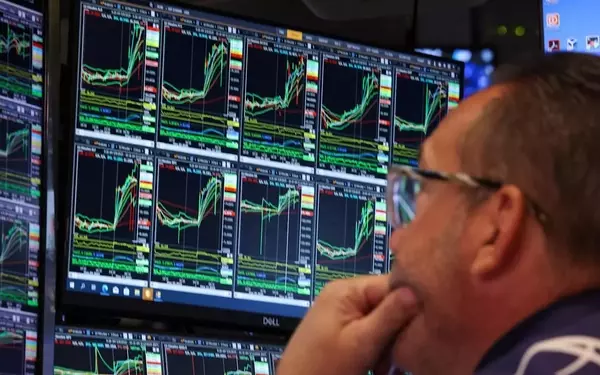 U.S. Debt Woes Spark Concern Among Financial Experts