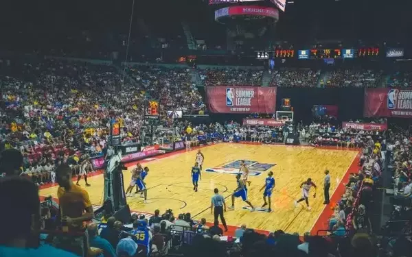 The Thrill of the Eleventh Hour: Basketball's Clutch Moments and Casino's High Stakes