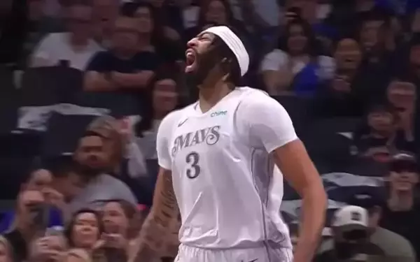 Anthony Davis Returns to Practice After Eye Surgery