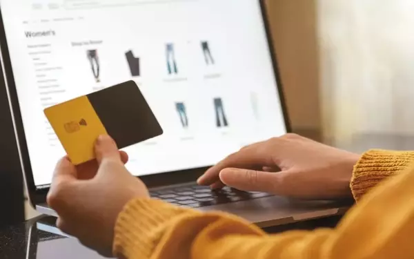Adobe Forecasts 520% Surge in AI-Assisted Online Shopping for 2025 US Holiday Season
