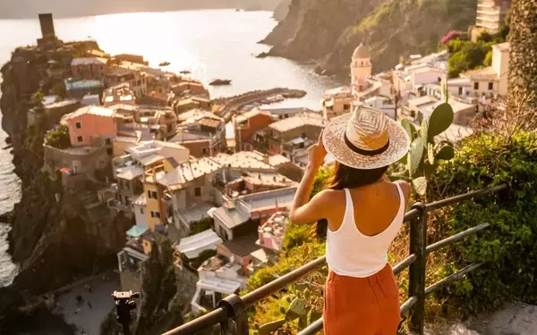AI App “Endless Summer” Fakes Your Vacation Photos