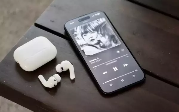 Apple AirPods Pro 3: A Comprehensive Review of Design, Features, and Audio Performance