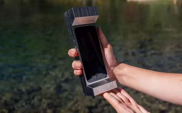Innovative 6-Pound Phone Case Aims to Combat Screen Addiction Through Physical Discomfort
