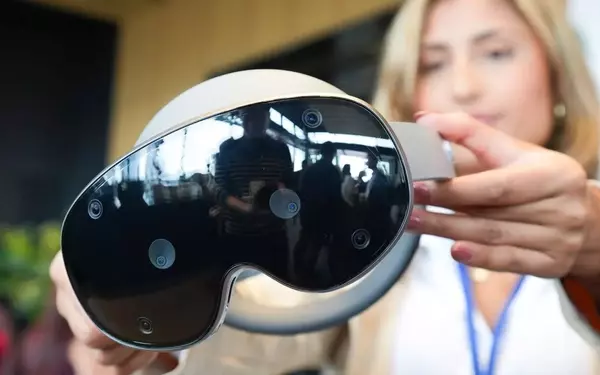 Samsung Galaxy XR Headset Debuts with Extensive Free Content Package