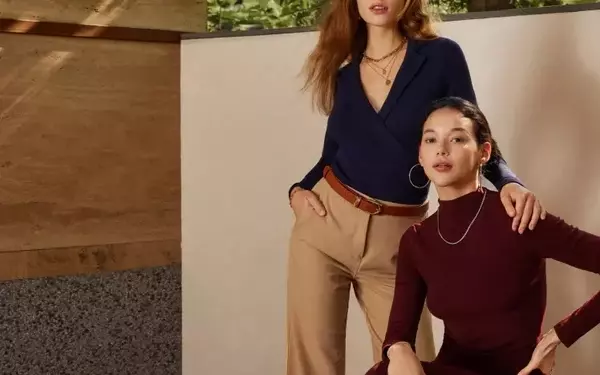 Frost-Kissed Fashion: Warmth Wrapped in Winter Elegance