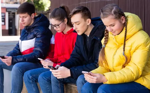 Why the Bark Phone Starter Plan Is an Excellent First Phone for Kids