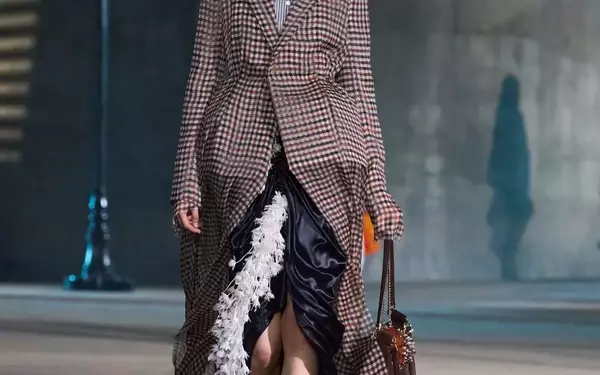 Dior Cruise Collection Blends Hollywood Glamour with Fashion Heritage