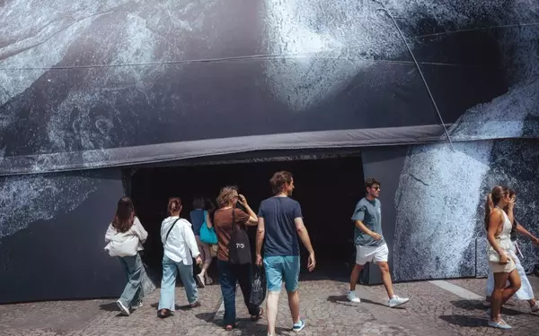 Pont Neuf Transformed into "La Caverne du Pont Neuf"