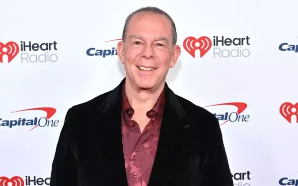 Radio Host Elvis Duran Unveils Video Podcast Platform Podrophenia