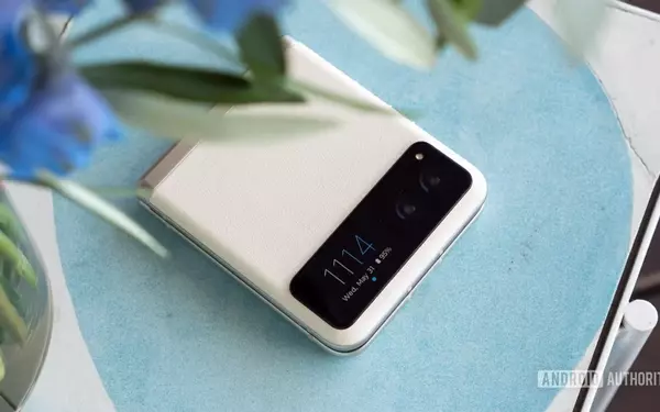 Motorola Razr 2023 Receives Android 16 Update