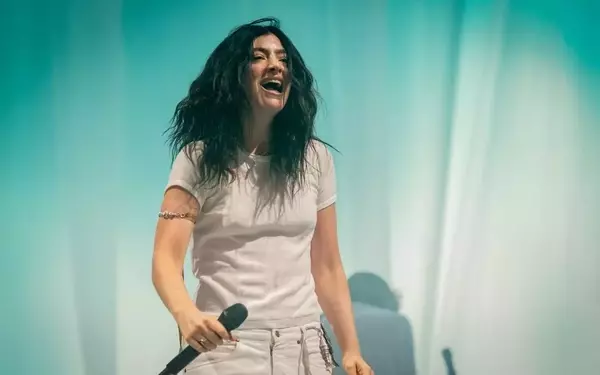 Lorde's Anti-AI Glasses Stance Ignites Tech Debate