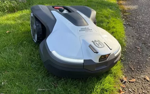 Husqvarna AutoMower 430V NERA: Advanced Robotic Lawn Care