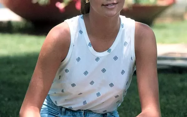 Charlize Theron's Early Career: A Retrospective Through Photographs