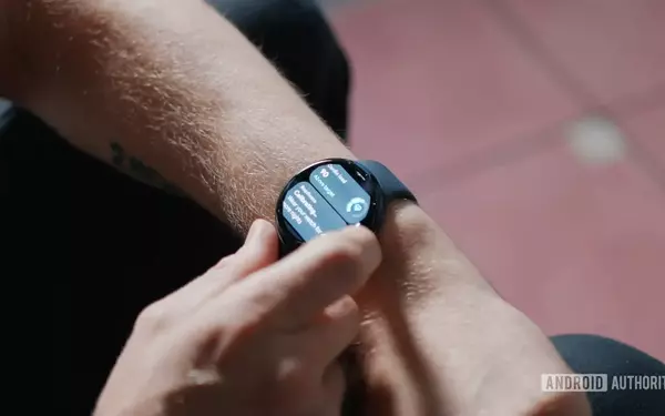 Samsung Browser on Wear OS Now Supports Image and GIF Downloads