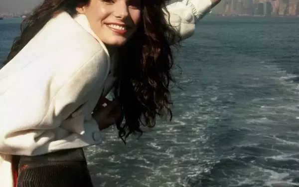 Sandra Bullock: A Retrospective of Her Early Career Moments