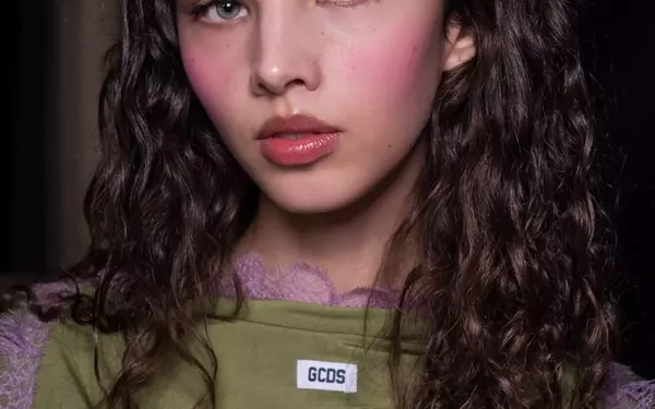 Popsicle Lips: The Effortless Summer Beauty Trend