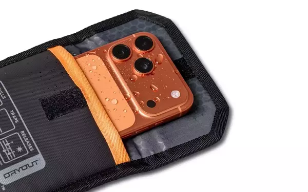 UAG Introduces Innovative Moisture-Absorbing Pouches for Electronics