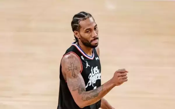 Kawhi Leonard's Expected Presence at Raptors Camp Amidst Trade Uncertainty