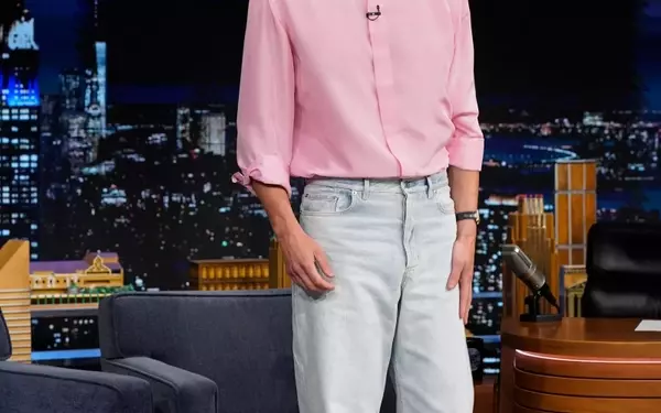 Drew Starkey's Pink Dior Shirt: A Masterclass in Bold Style