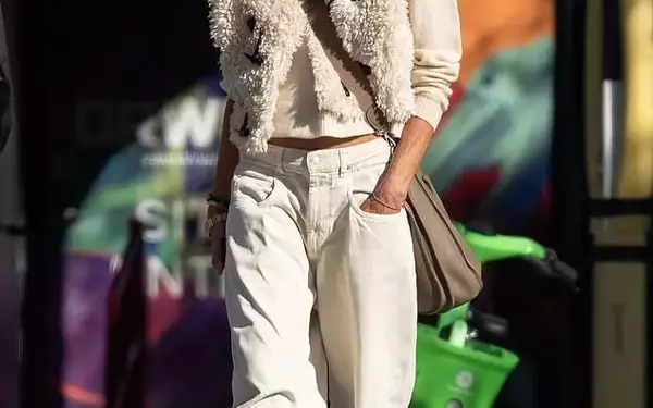 Elle Macpherson Embraces Low-Key Style in Sydney Outing with Parents
