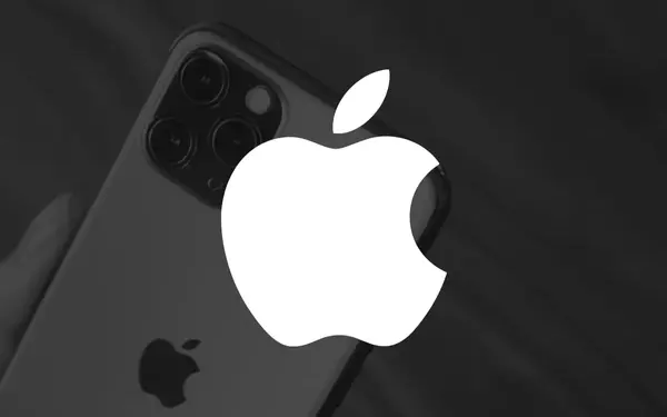 Analyzing Apple's Resilience: Why the Stock Remains a Strong Buy Amidst Leadership Transition