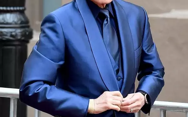Barry Manilow's Concert Canceled Again Amid Lung Cancer Recovery