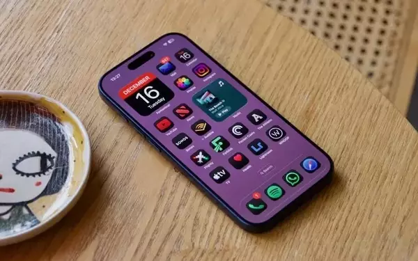 Apple's iPhone 20: Larger Displays and Bezel-less Design Anticipated