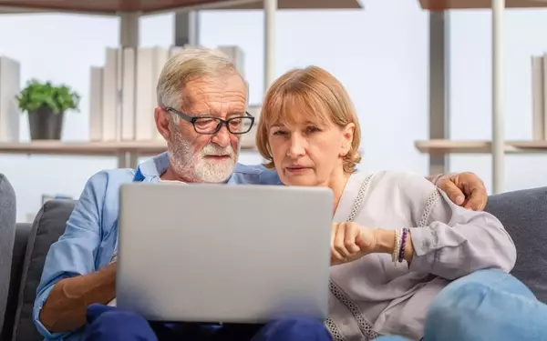 Navigating a Stock Market Downturn at the Onset of Retirement