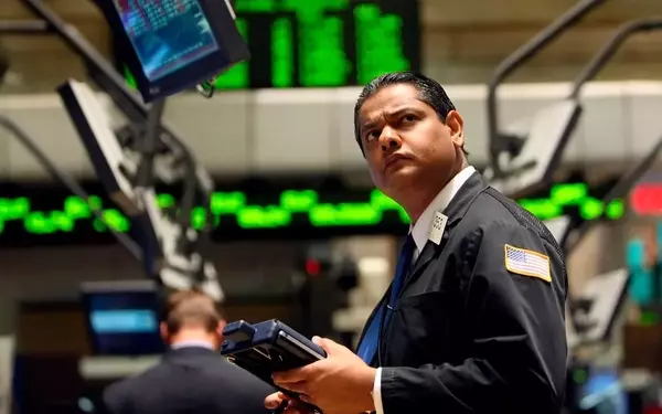 Warren Buffett's 'Gambling' Warning: Stock Market Faces Historic Challenges