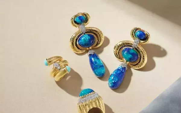 Jewelry Trends: Craftsmanship, Color, and Unique Experiences