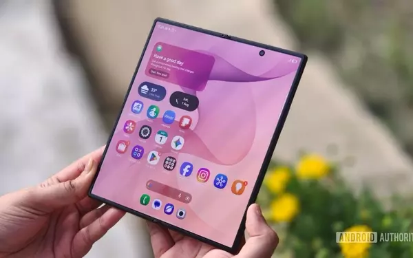 The Evolving Crease: A Deeper Look into Foldable Phone Displays